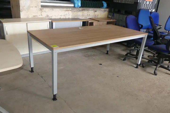 Tisch Maße in cm ca. 200 x 100